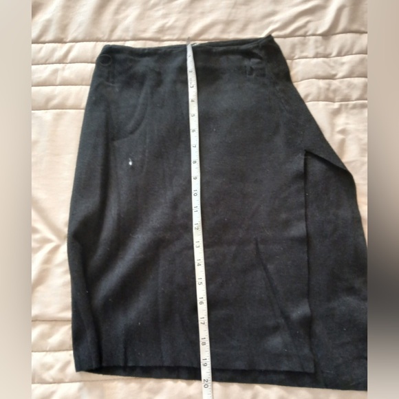 Forever 21 Black Pencil Skirt with Side Slit - Picture 4 of 6